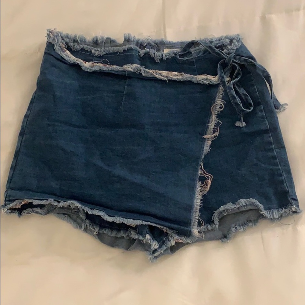 SUPER CUTE denim tie skort!